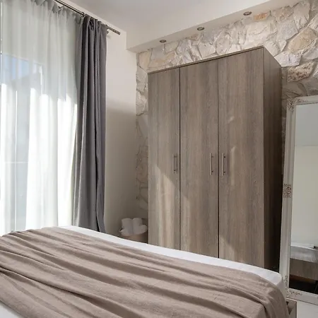 Abbraccio - Contemporary Seaside